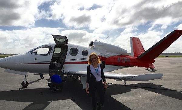 Alexandra Klim kurz vorm Testflug mit der Cirrus Vision SF50